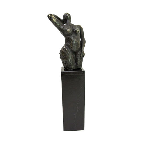 Statua di bronzo 'Donna seducente'.