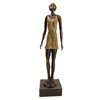 Statue en bronze "La jeune fille curieuse".