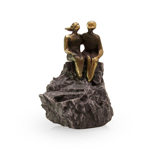Scultura in bronzo 'Tu sei la mia roccia'.
