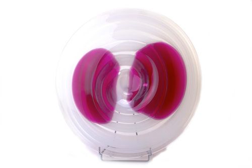 Moderne Witte glazen schaal met roze accenten